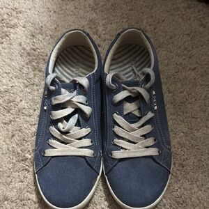 Taos star sz 8 Footwear Blue and White Sneakers with Classic Design